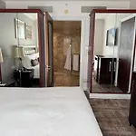Luxury Residence At Taj Cape Town - Top Corner Apartment With Balcony - Newly Renovated